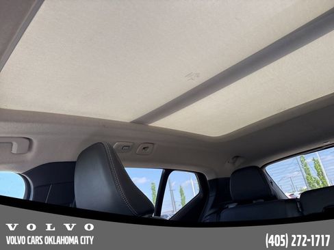Used 2025 Volvo XC40 B5 Plus image 12