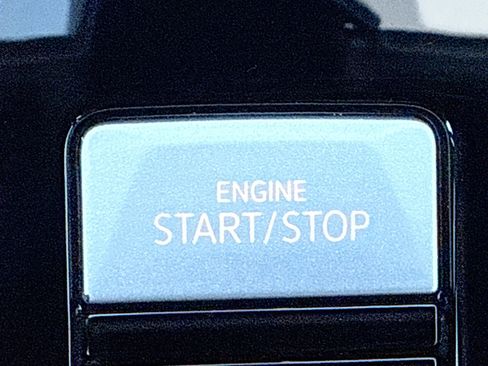 Used 2025 Volkswagen Golf R Black Edition image 38