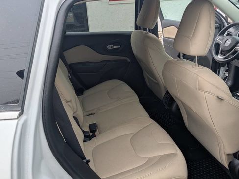 Used 2015 Jeep Cherokee Latitude w/ Cold Weather Group image 21