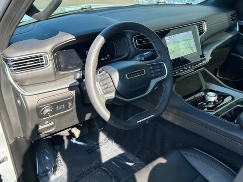 Used 2023 Jeep Wagoneer Series II AWD/4WD image 16
