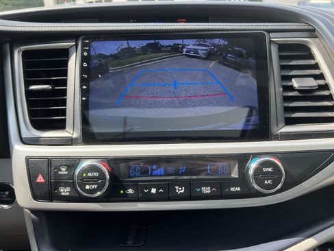 Used 2016 Toyota Highlander XLE AWD/4WD image 19