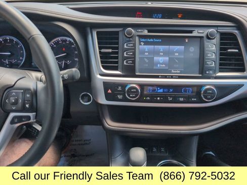 Used 2018 Toyota Highlander XLE AWD/4WD image 21