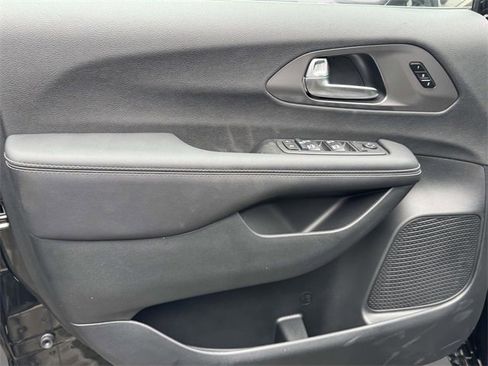 New 2026 Chrysler Pacifica Select image 30