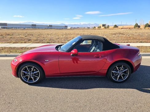 Used 2016 MAZDA MX-5 Miata Grand Touring image 2