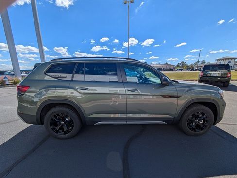 New 2026 Volkswagen Atlas Peak Edition image 4