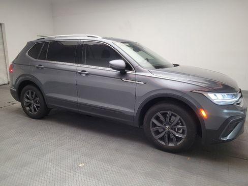 Used 2022 Volkswagen Tiguan SE image 11