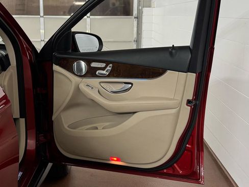 Used 2018 Mercedes-Benz GLC 300 4MATIC image 40