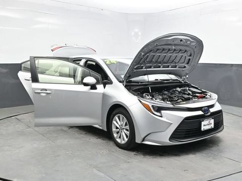 Used 2024 Toyota Corolla LE w/ LE Convenience Package FWD image 41