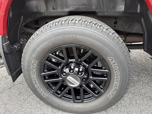 Used 2022 Ford F250 Lariat w/ Black Appearance Package image 17