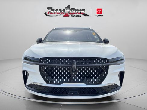 Used 2025 Lincoln Nautilus Reserve image 2