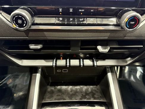 Used 2024 Chevrolet Colorado Trail Boss image 33