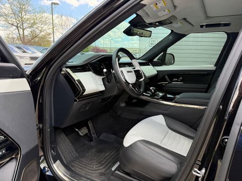 Used 2024 Land Rover Range Rover Sport AWD/4WD image 13
