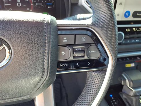 Certified 2024 Toyota Sequoia Platinum AWD/4WD image 31