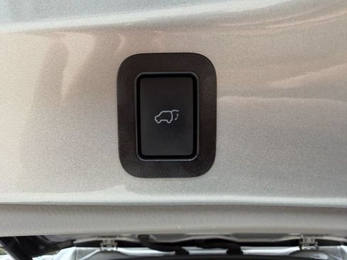 Used 2019 Toyota Highlander XLE AWD/4WD image 29
