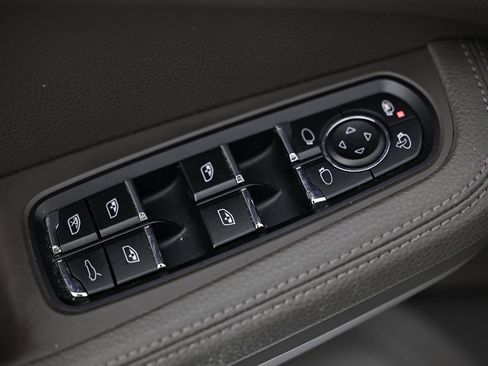 Used 2021 Porsche Macan image 20