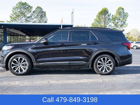 Used 2025 Ford Explorer ST-Line w/ Premium Package image 3