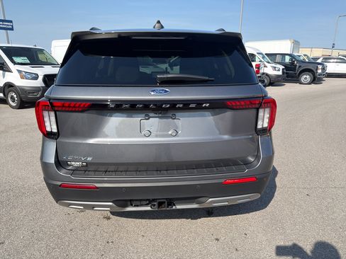 Used 2025 Ford Explorer Active w/ Active Comfort Package RWD image 6