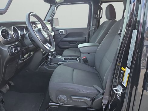 Used 2023 Jeep Gladiator Overland image 9