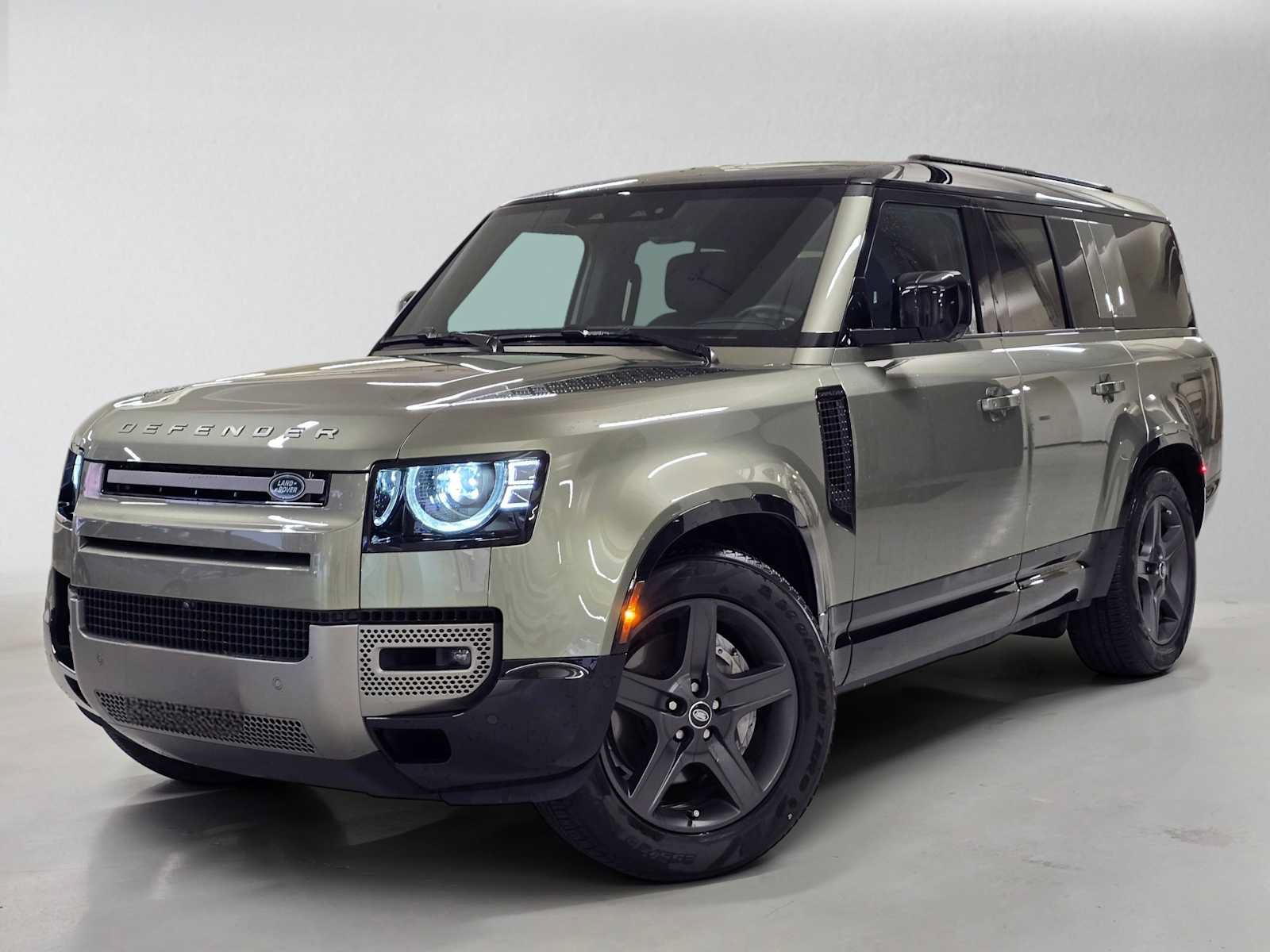 Used 2025 Land Rover Defender 130 X-Dynamic SE AWD/4WD image 1