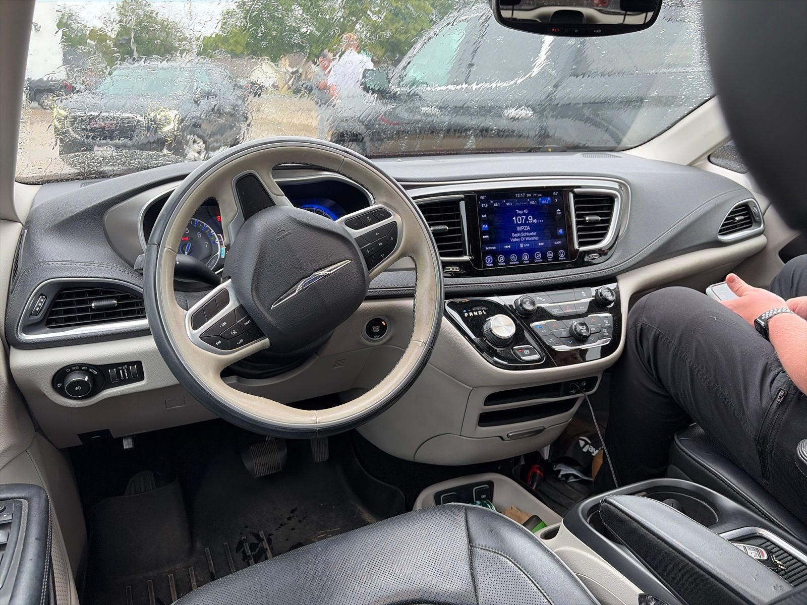 Used 2017 Chrysler Pacifica Limited FWD image 4