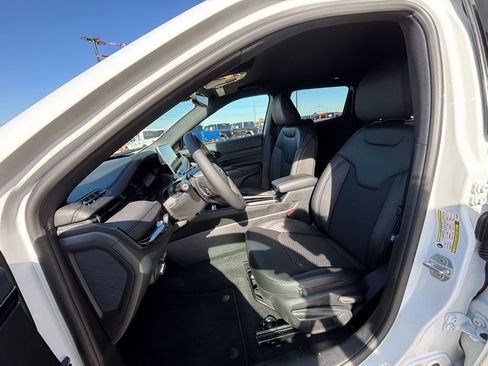 New 2026 Jeep Compass Latitude image 13