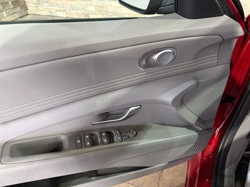 New 2025 Hyundai Elantra SEL FWD image 10