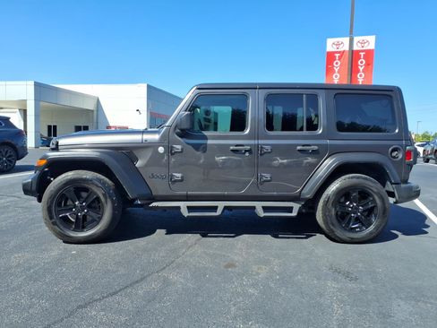 Used 2019 Jeep Wrangler Unlimited Sport AWD/4WD image 2