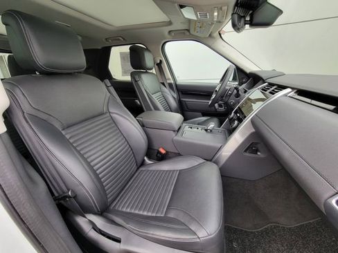 Used 2024 Land Rover Discovery S image 16
