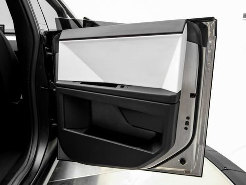 Used 2024 Tesla Cybertruck AWD Crew Cab image 51