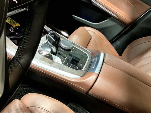 Used 2022 BMW X5 xDrive40i w/ Luxury Seating Package AWD/4WD image 17