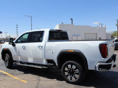 Used 2025 GMC Sierra 3500 Denali AWD/4WD image 3