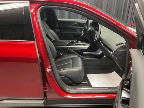 Used 2024 Cadillac Lyriq Luxury image 15