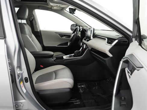 Used 2019 Toyota RAV4 Limited w/ Cold Weather Package AWD/4WD image 11