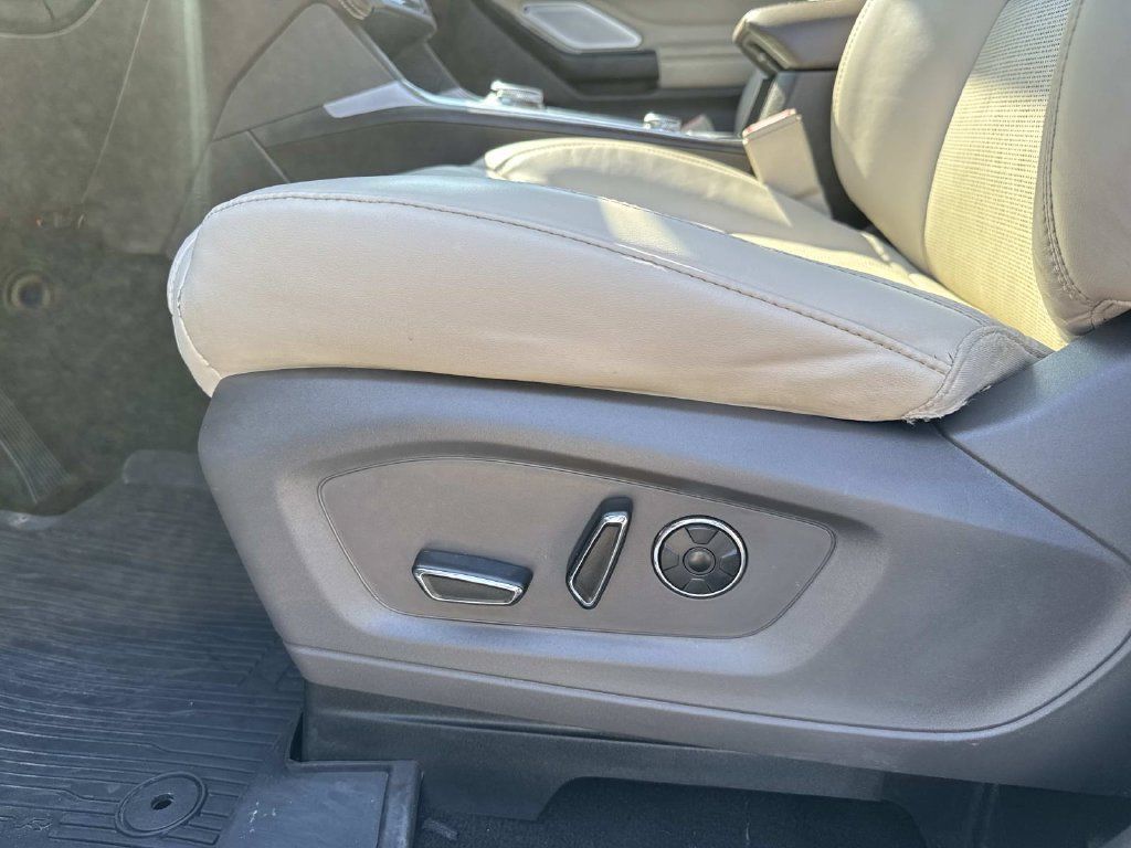 Used 2020 Ford Explorer Platinum w/ Premium Technology Package AWD/4WD image 18