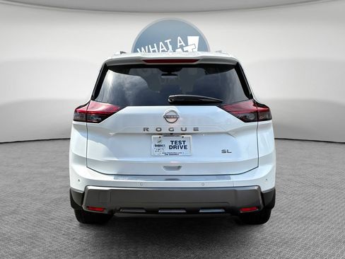 Used 2025 Nissan Rogue SL FWD image 5