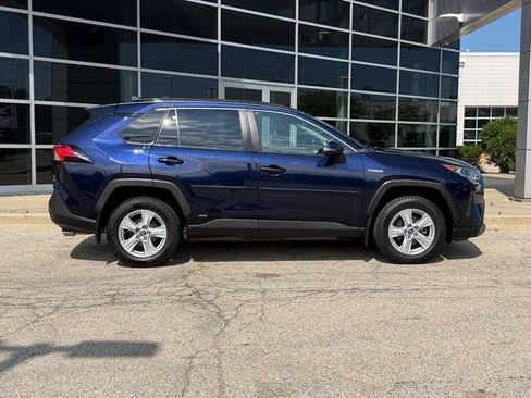 Used 2019 Toyota RAV4 XLE w/ Convenience Package AWD/4WD image 2