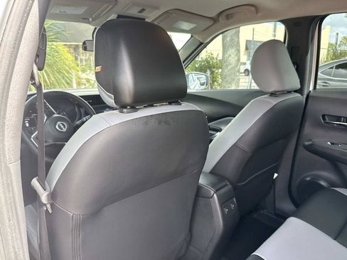 Used 2023 Nissan Kicks SR w/ SR Premium Package FWD image 12