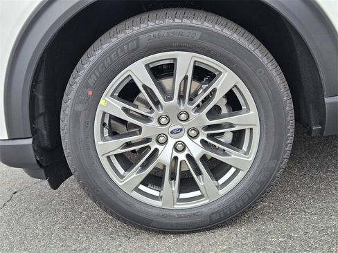 New 2026 Ford Explorer Platinum image 31