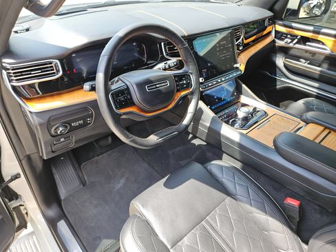 Used 2022 Jeep Grand Wagoneer Series III AWD/4WD image 10
