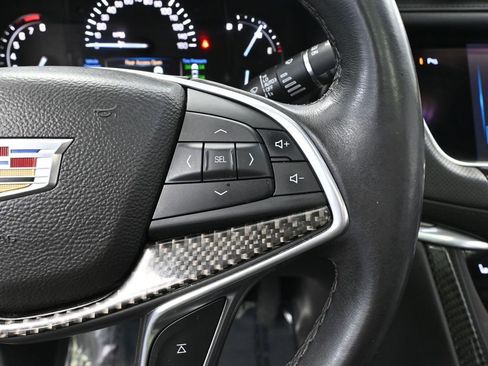 Used 2017 Cadillac XT5 Luxury image 34