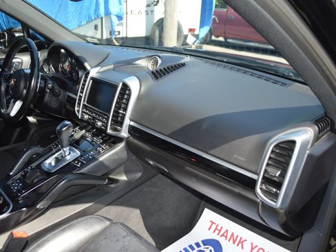 Used 2016 Porsche Cayenne AWD/4WD image 23