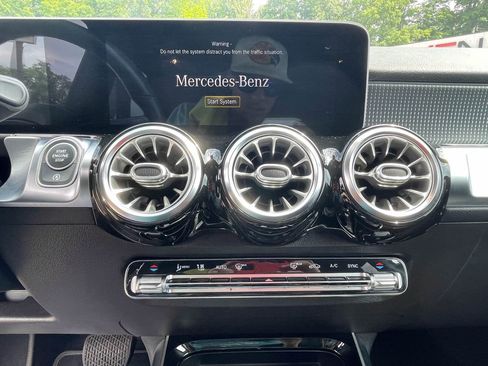 Used 2021 Mercedes-Benz GLB 250 w/ Premium Package image 12