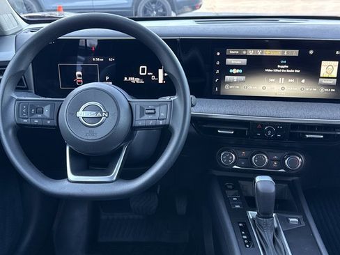 Certified 2025 Nissan Kicks SV image 7