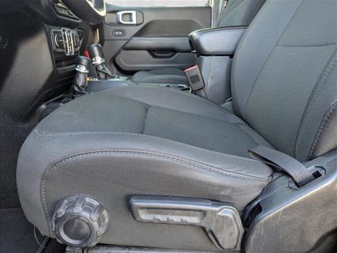 Used 2018 Jeep Wrangler Unlimited Sahara image 11