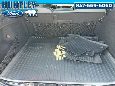 Used 2022 Volvo XC60 T8 R-Design w/ Advanced Package image 12