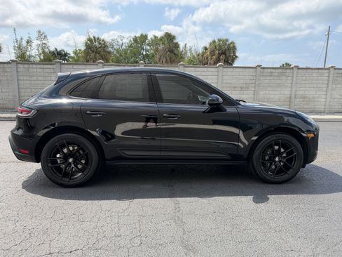 Certified 2024 Porsche Macan image 7