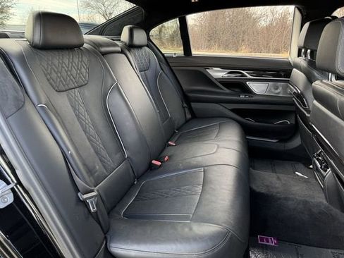 Used 2017 BMW 750i image 25