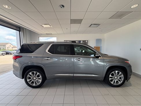 Used 2020 Chevrolet Traverse Premier FWD image 6