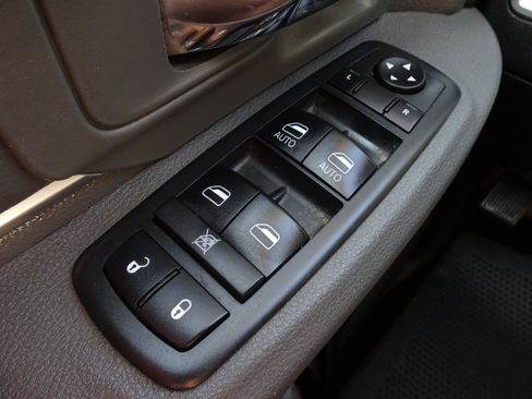 Used 2018 RAM 1500 Classic SLT AWD/4WD image 23