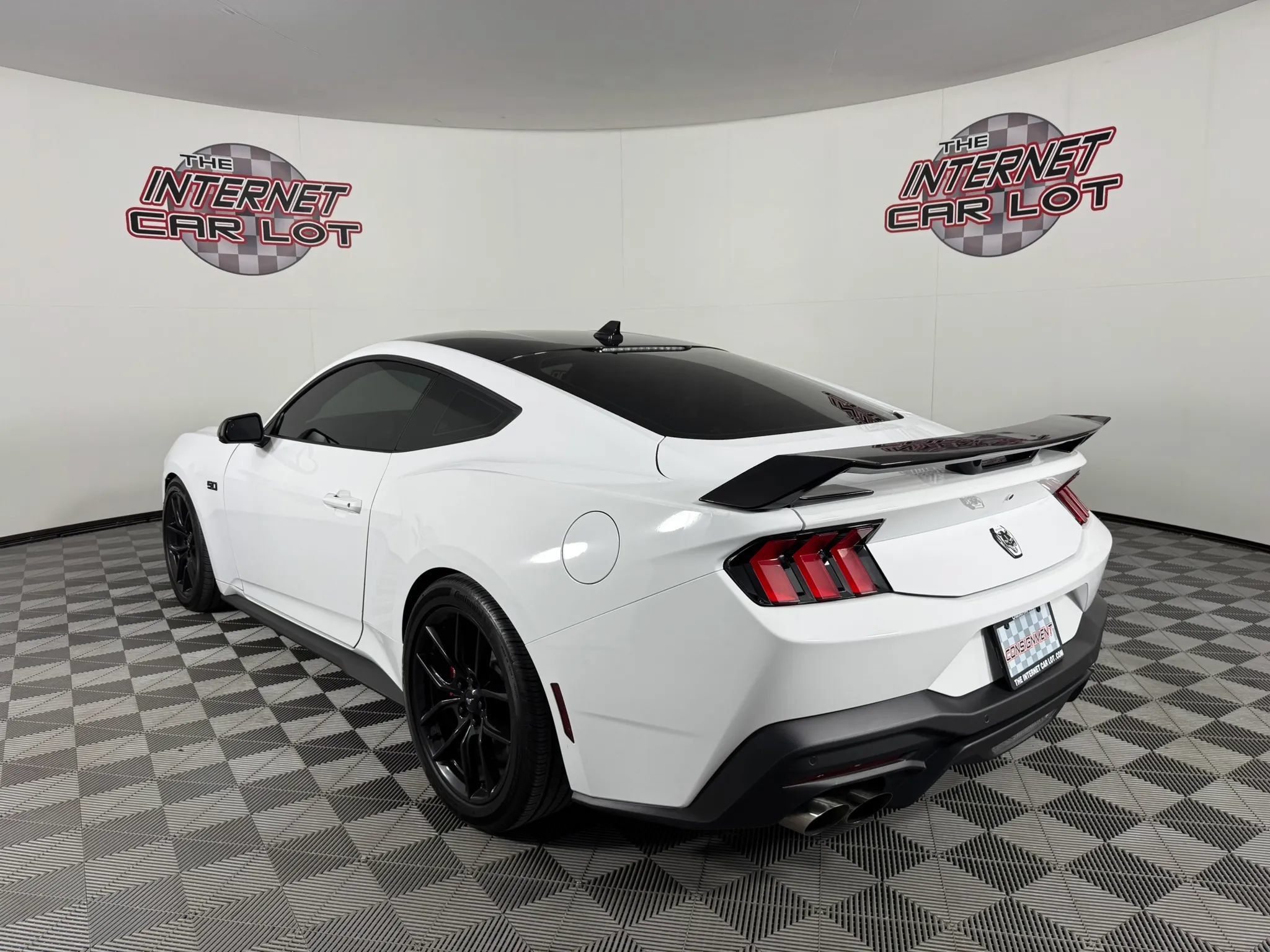 Used 2024 Ford Mustang GT RWD image 5